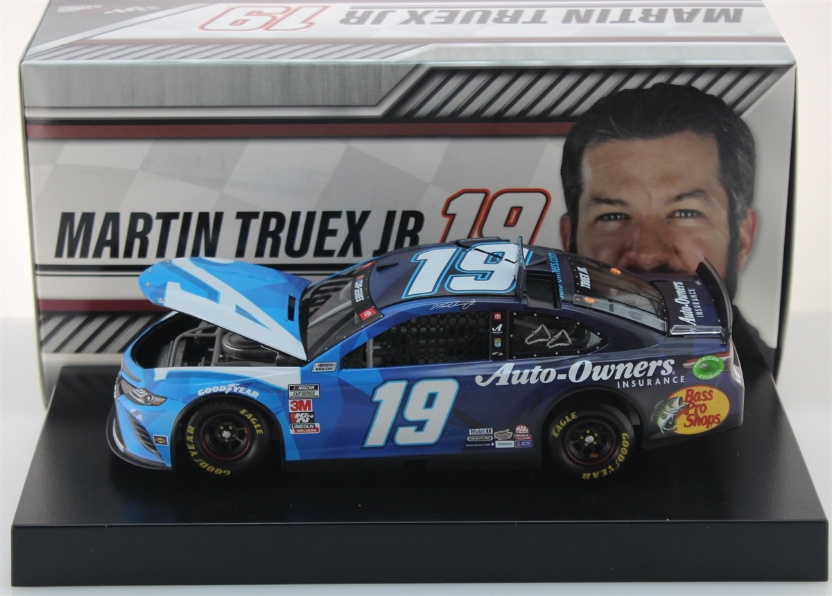 MARTIN TRUEX JR 2017 AUTO OWNERS INSURANCE 1/24  SCALE  ACTION NASCAR DIECAST 